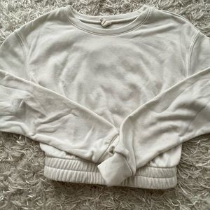 White crop top sweater
